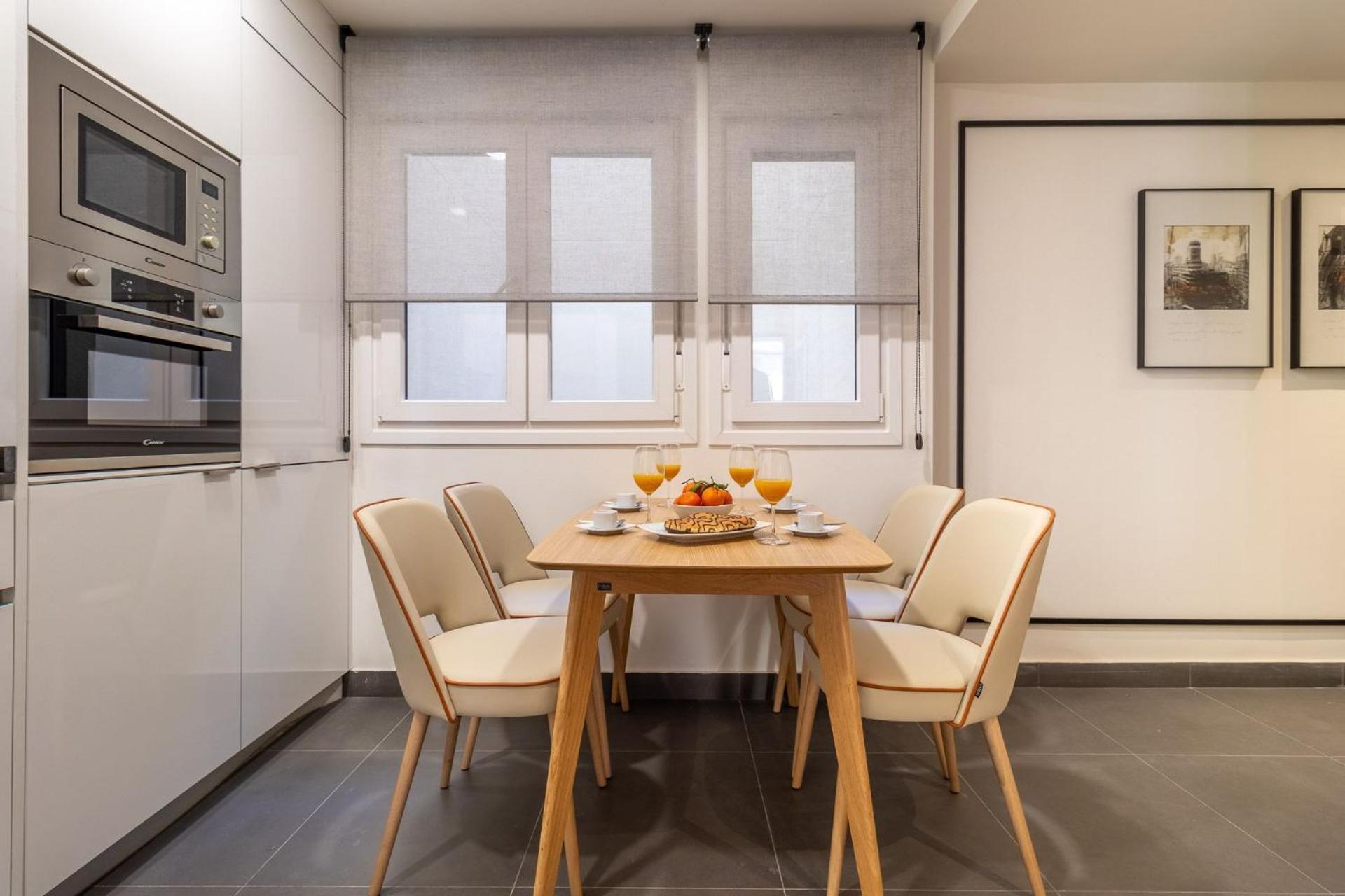 Perfectly Placed For 3 In La Latina Just Around The Corner From El Rastro Latina Toledo Iv Apartamento